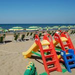 spiaggia e animazione per bambini hotel villa marcella san vincenzo toscana
